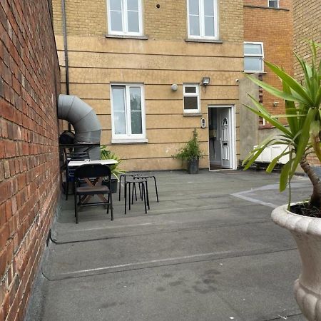 Lovely Twin Room With Terrace London Exterior photo