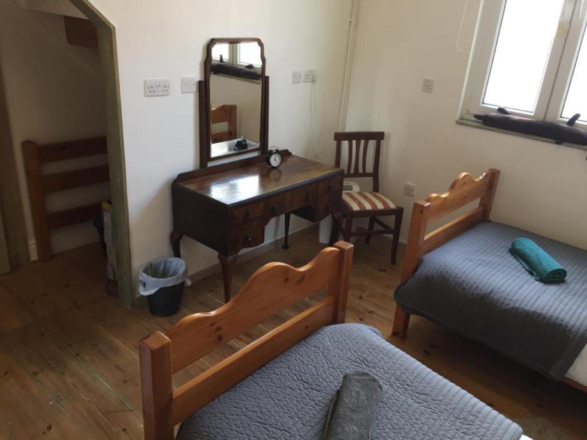 Lovely Twin Room With Terrace London Exterior photo