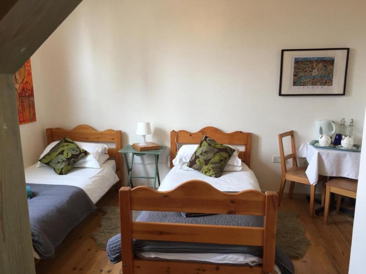 Lovely Twin Room With Terrace London Exterior photo