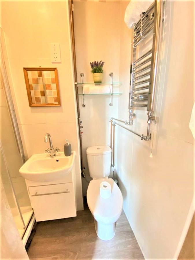 Lovely Twin Room With Terrace London Exterior photo