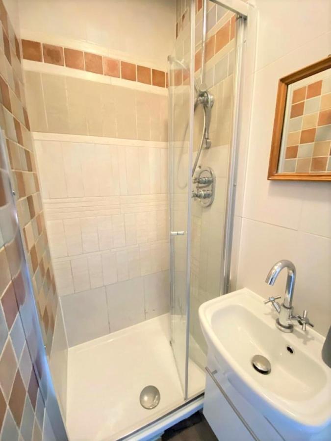 Lovely Twin Room With Terrace London Exterior photo