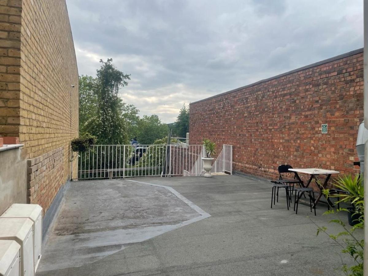 Lovely Twin Room With Terrace London Exterior photo